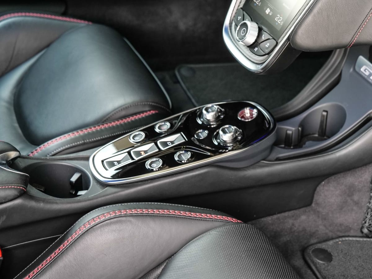 McLaren GT Abyss Black, Premium&Practicality Pack foto 17