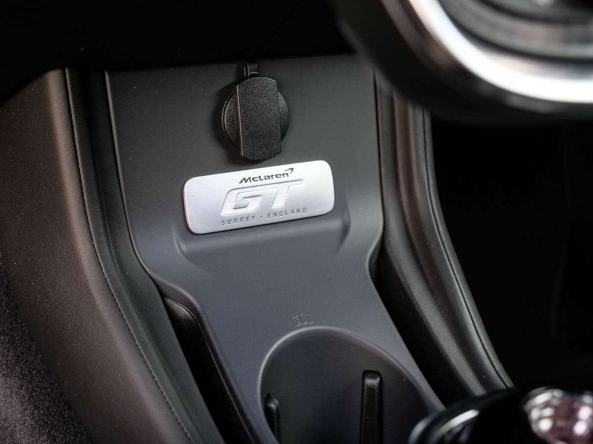McLaren GT Abyss Black, Premium&Practicality Pack foto 25