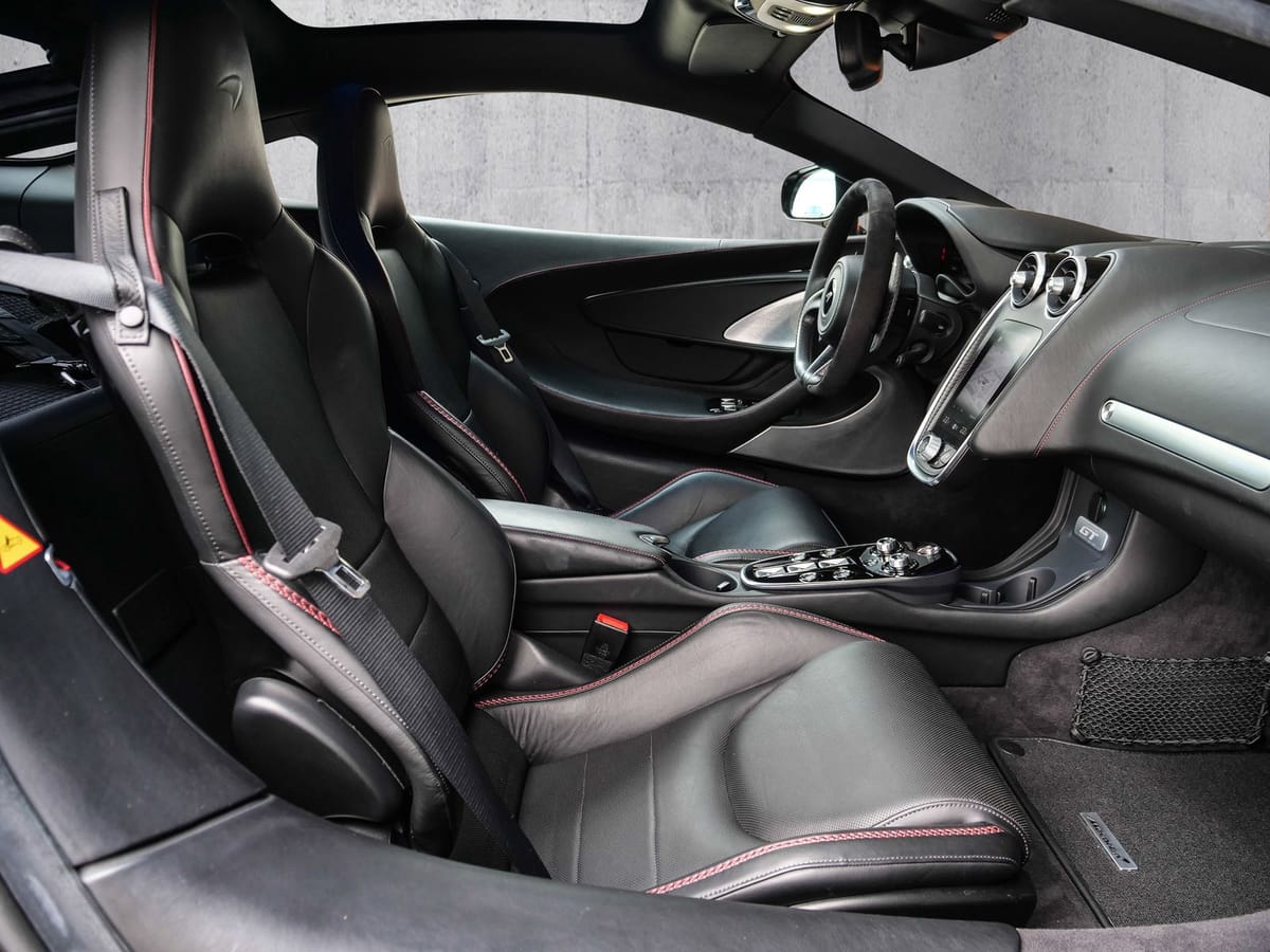 McLaren GT Abyss Black, Premium&Practicality Pack foto 6