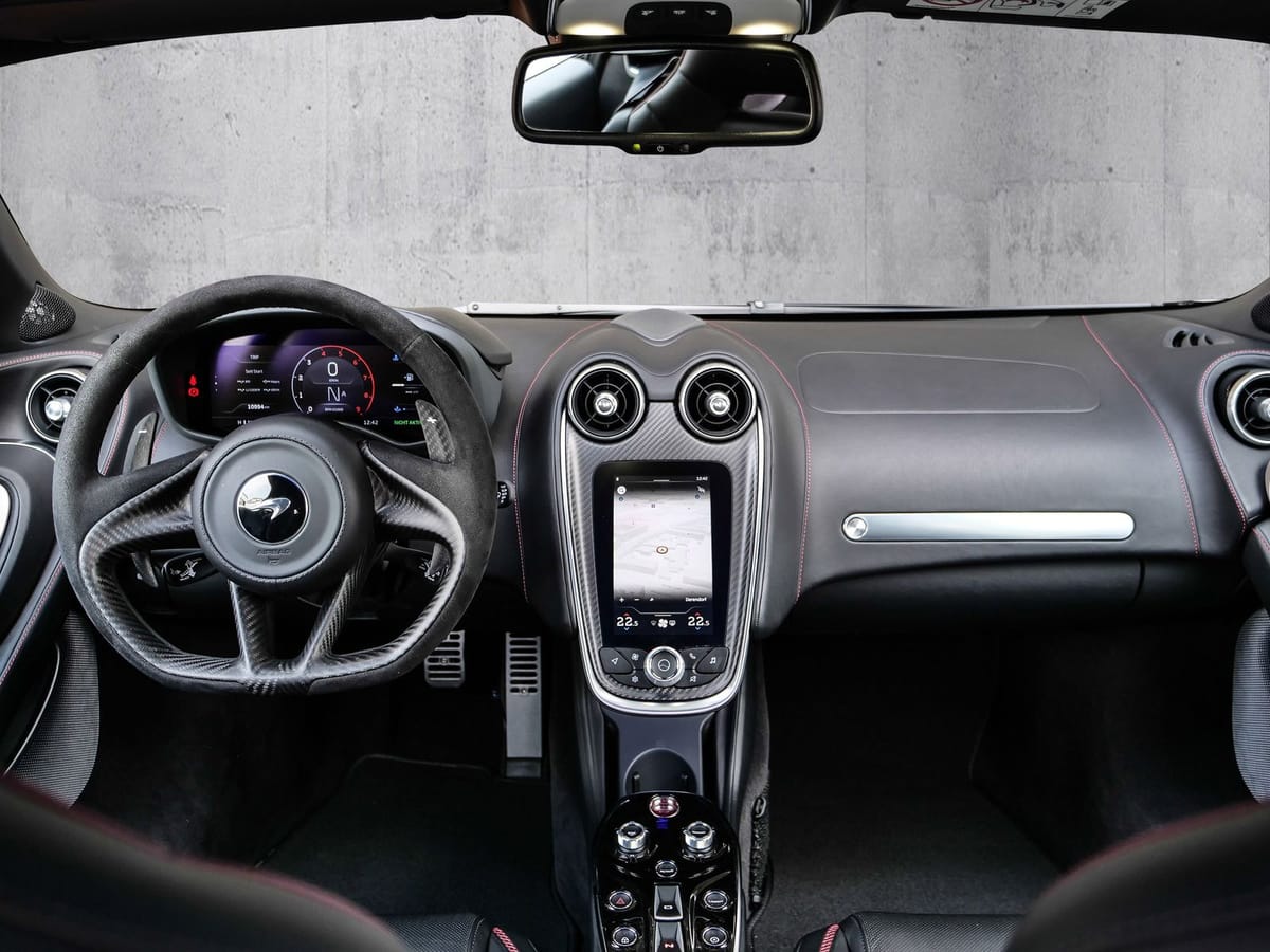 McLaren GT Abyss Black, Premium&Practicality Pack foto 7