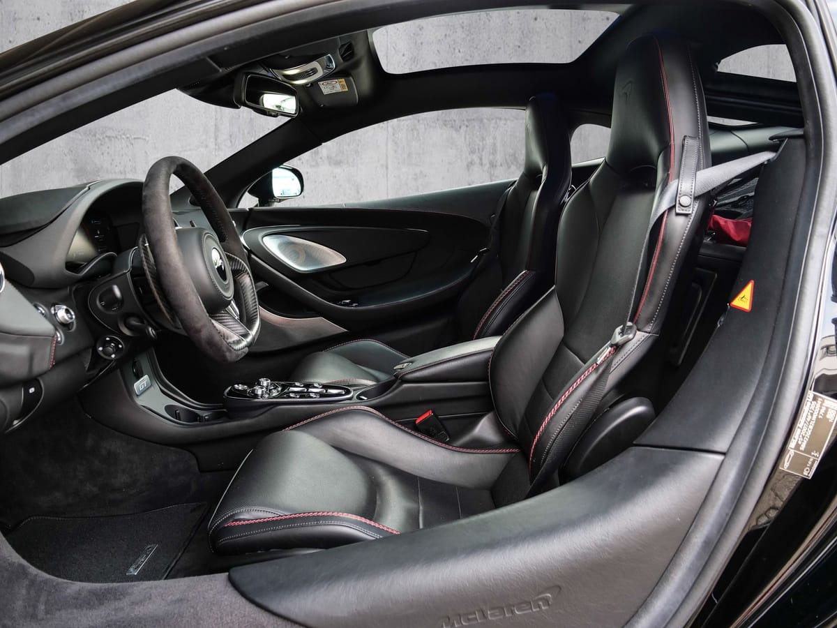 McLaren GT Abyss Black, Premium&Practicality Pack foto 8