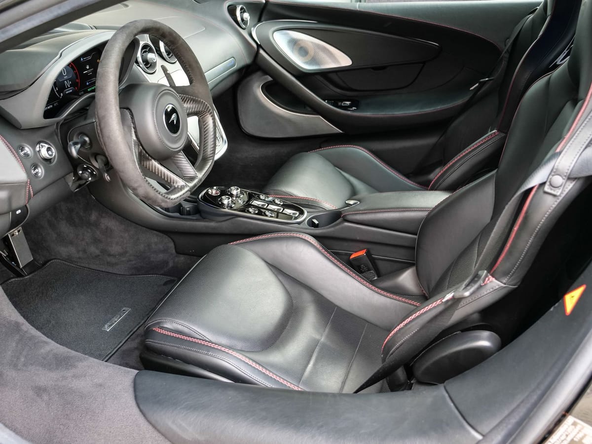 McLaren GT Abyss Black, Premium&Practicality Pack foto 10
