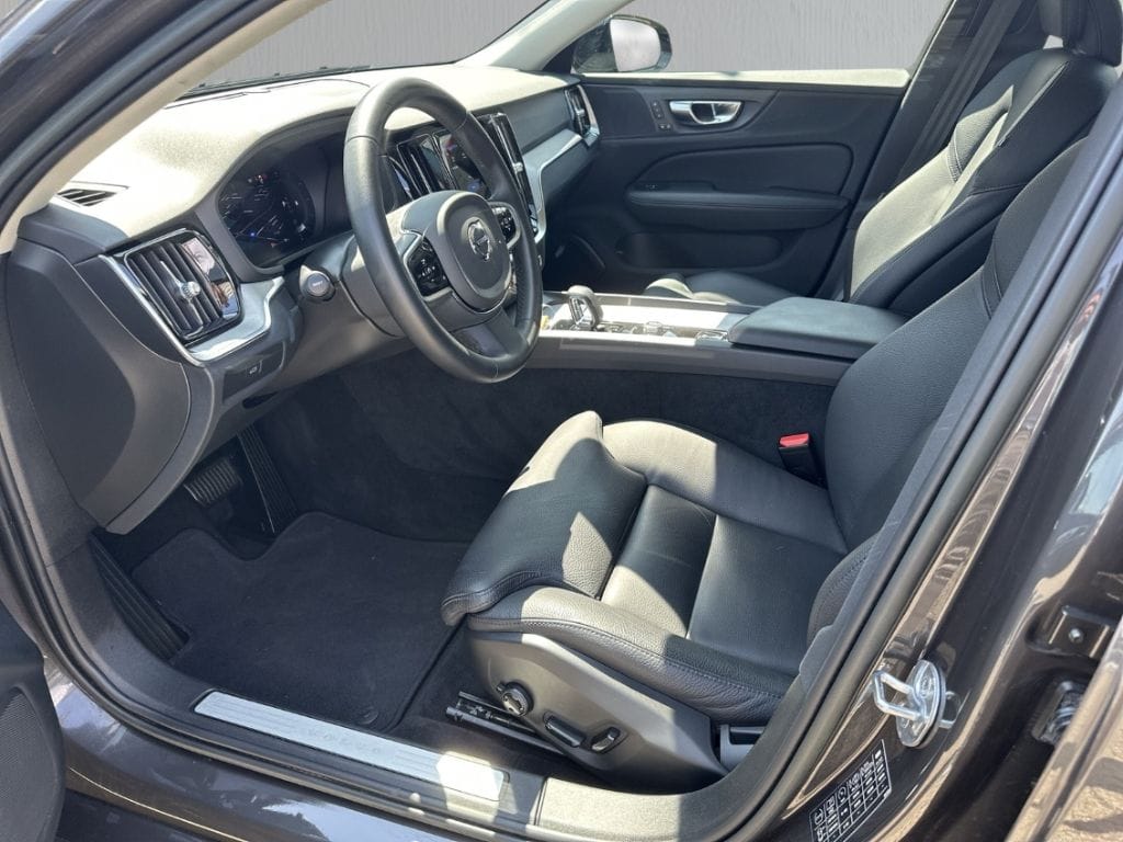 Volvo V60 Kombi B4 D Plus Dark ACC Navi LED Leder SHZ foto 13