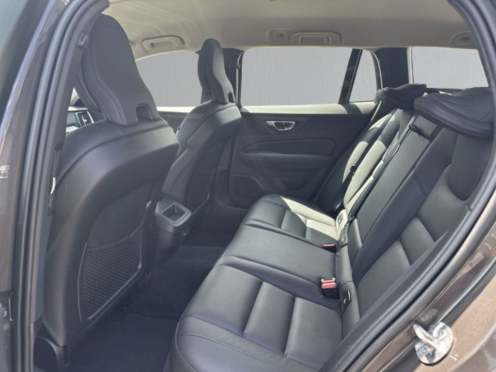 Volvo V60 Kombi B4 D Plus Dark ACC Navi LED Leder SHZ foto 14