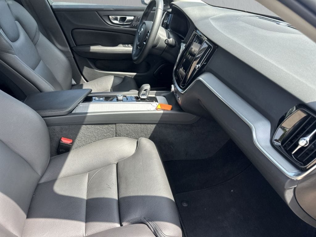 Volvo V60 Kombi B4 D Plus Dark ACC Navi LED Leder SHZ foto 18
