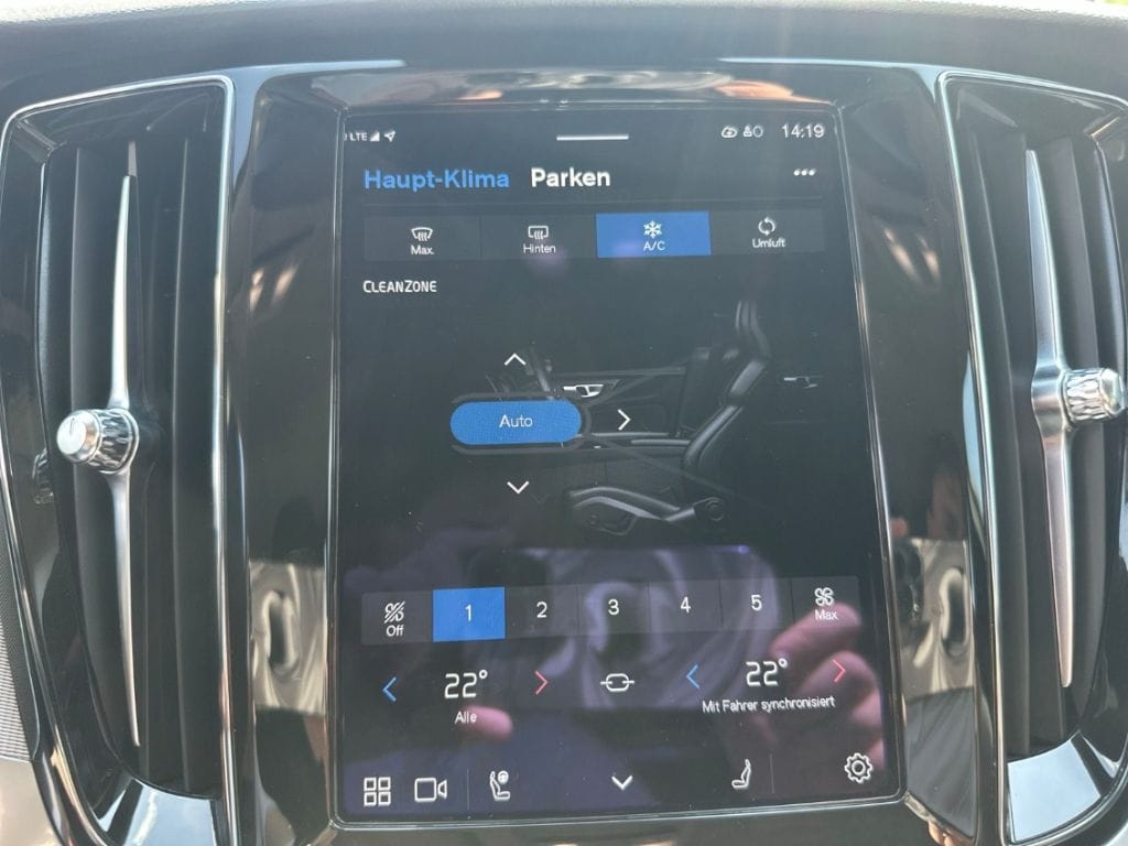 Volvo V60 Kombi B4 D Plus Dark ACC Navi LED Leder SHZ foto 25