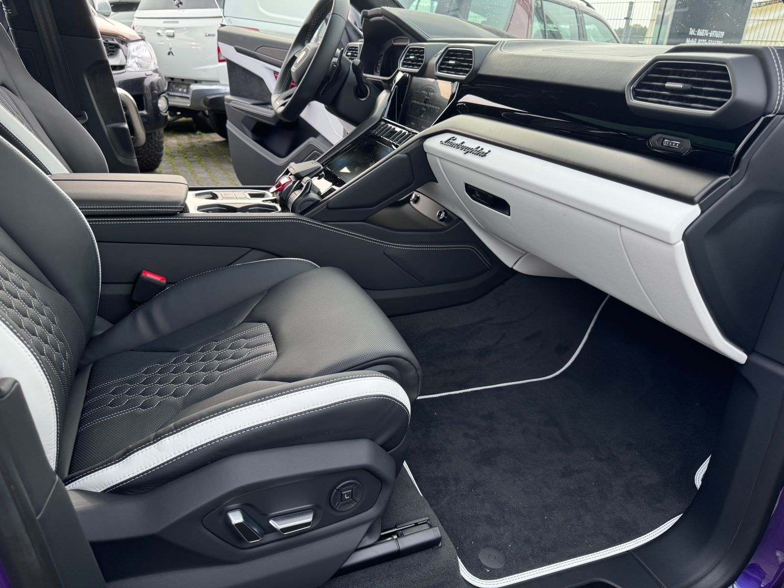 Lamborghini Urus S"Viola Mithras-Nero Ade Acrapovich foto 11