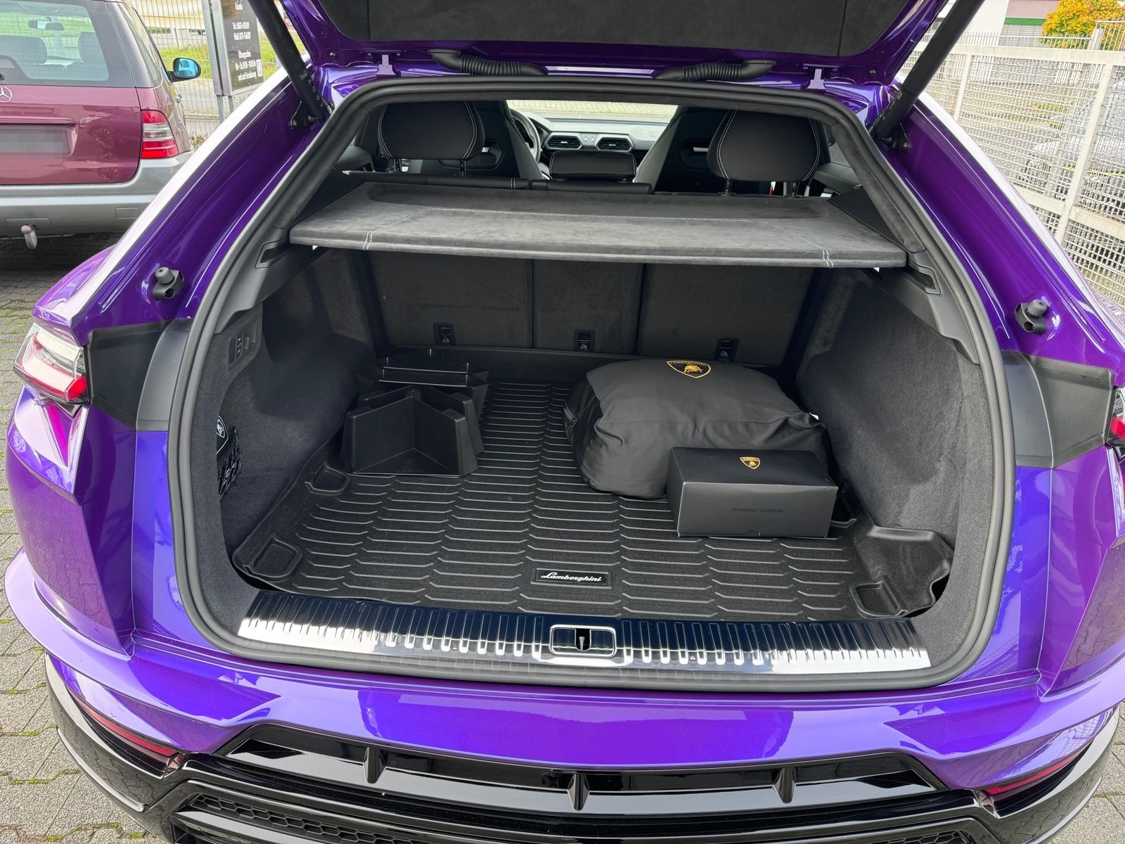 Lamborghini Urus S"Viola Mithras-Nero Ade Acrapovich foto 19