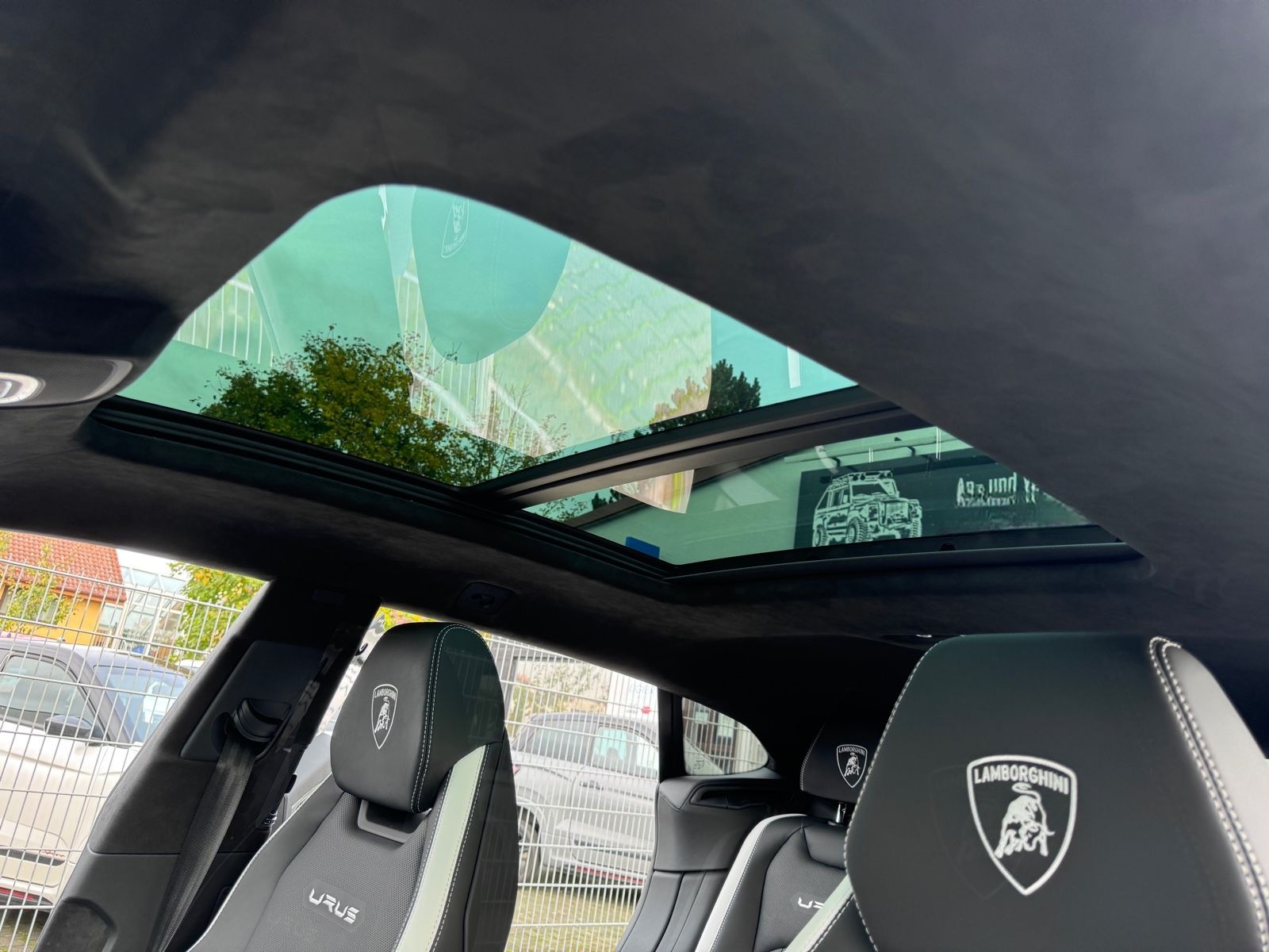 Lamborghini Urus S"Viola Mithras-Nero Ade Acrapovich foto 24