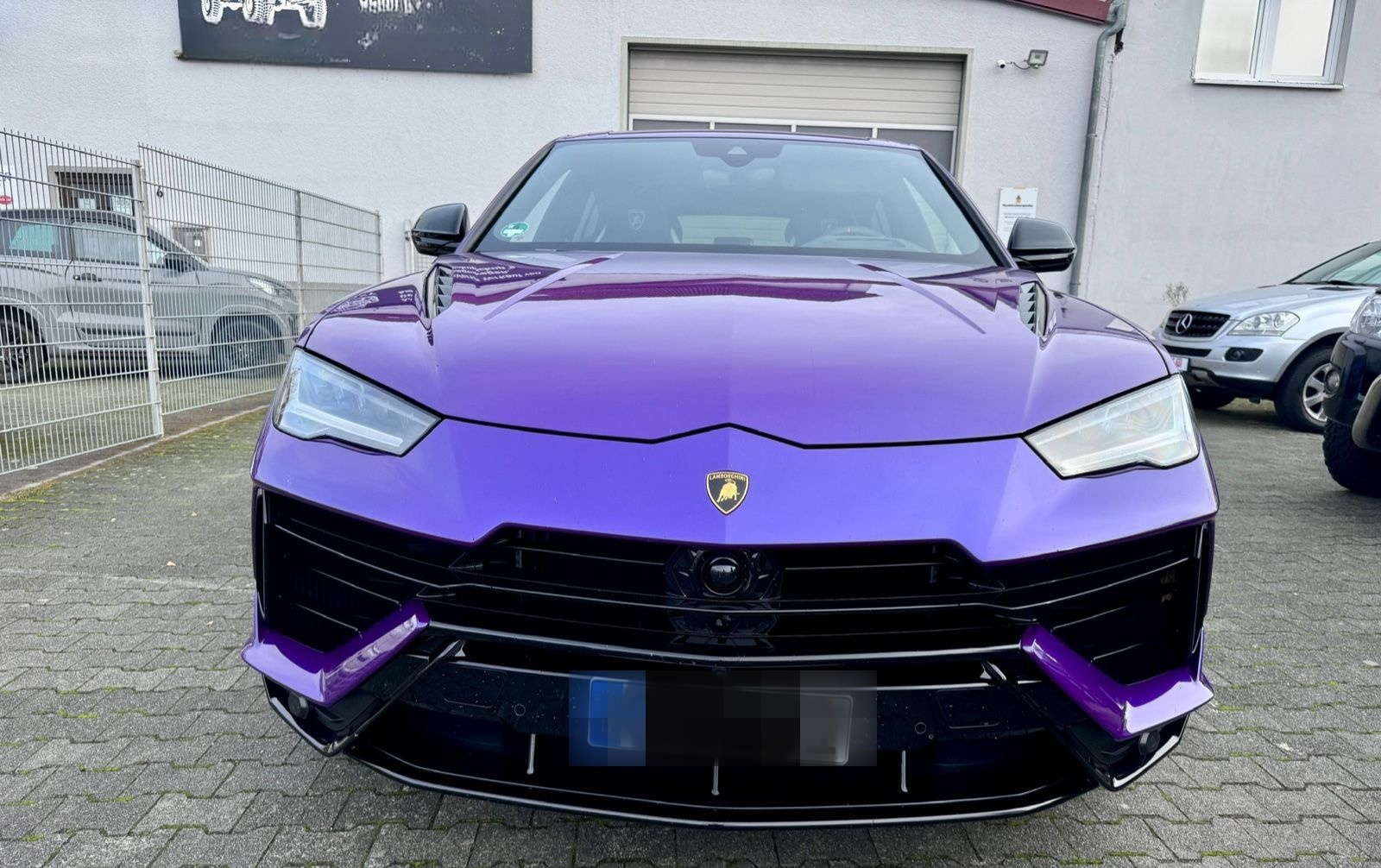 Lamborghini Urus S"Viola Mithras-Nero Ade Acrapovich foto 6
