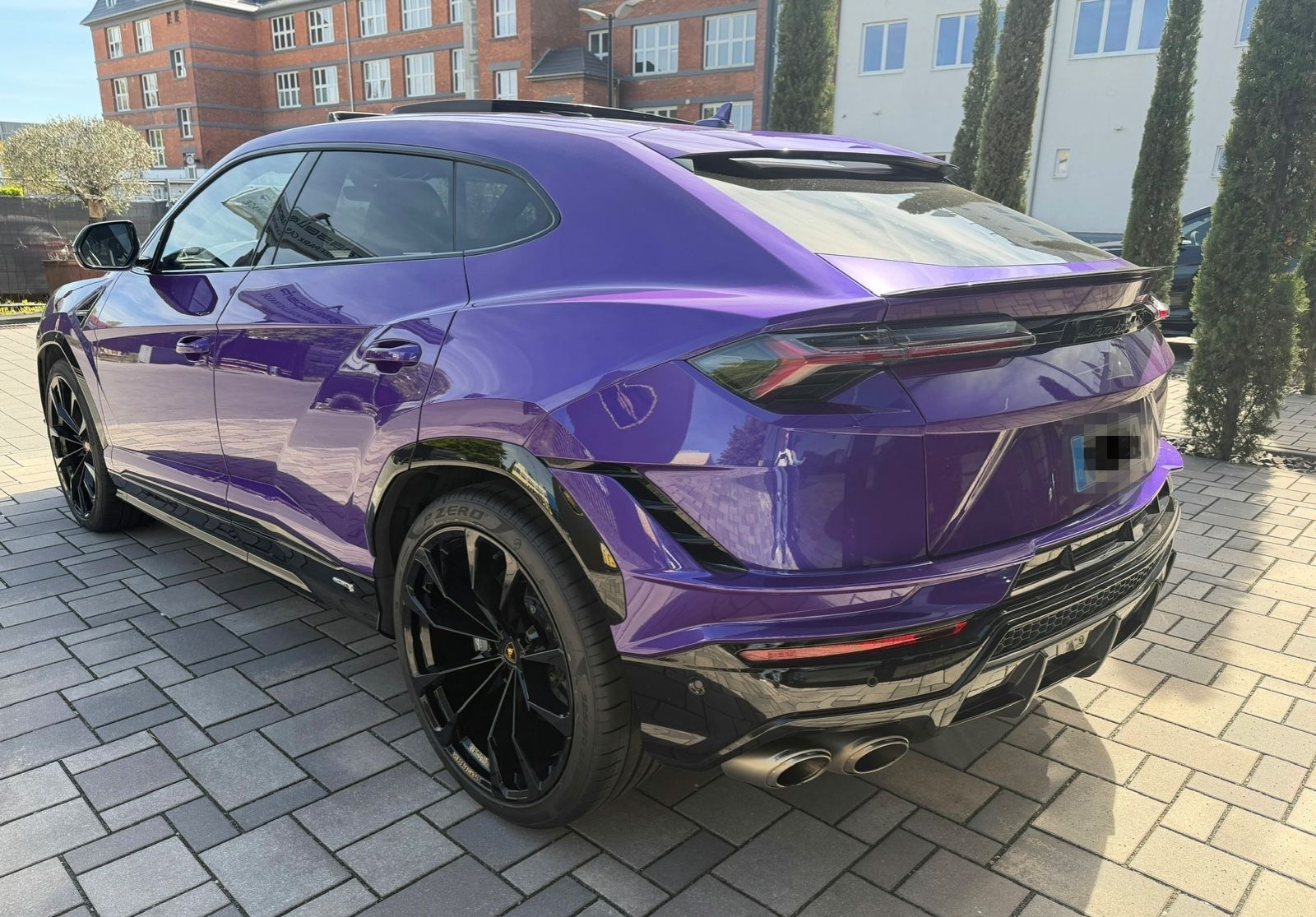 Lamborghini Urus S"Viola Mithras-Nero Ade Acrapovich foto 7