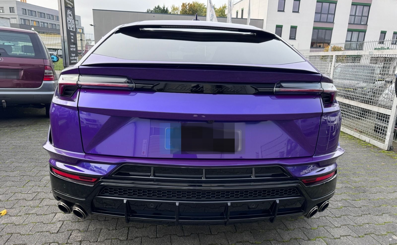Lamborghini Urus S"Viola Mithras-Nero Ade Acrapovich foto 8