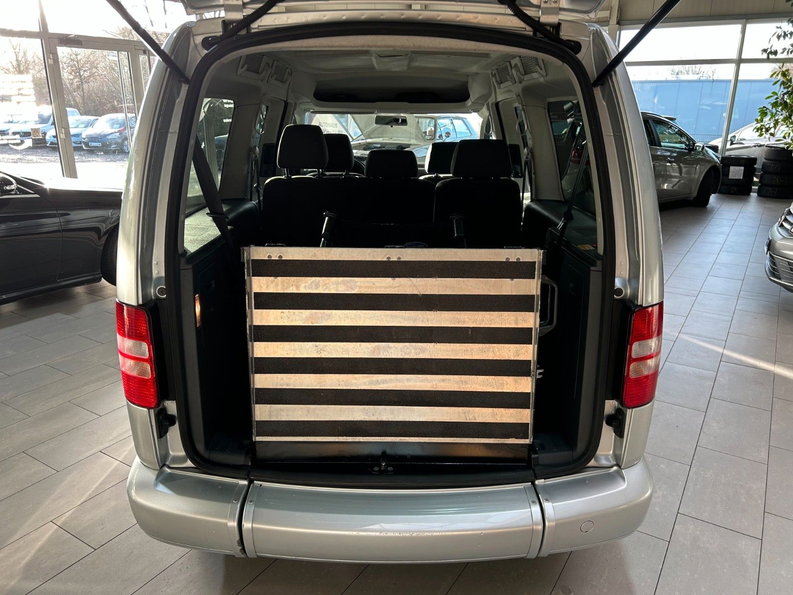 Volkswagen Caddy Maxi Roncalli 2.0TDI Behindertengerecht foto 13