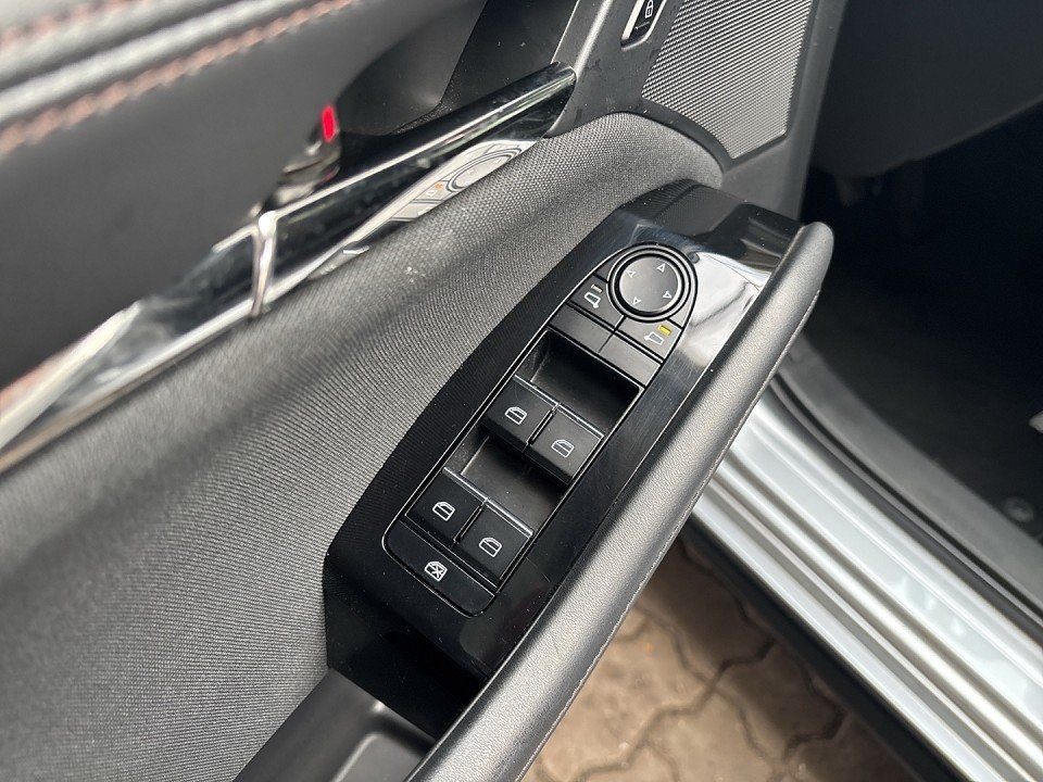 Mazda 3 SKYACTIV-G 2.0 150PS M Hybrid Selection, DES-P foto 7
