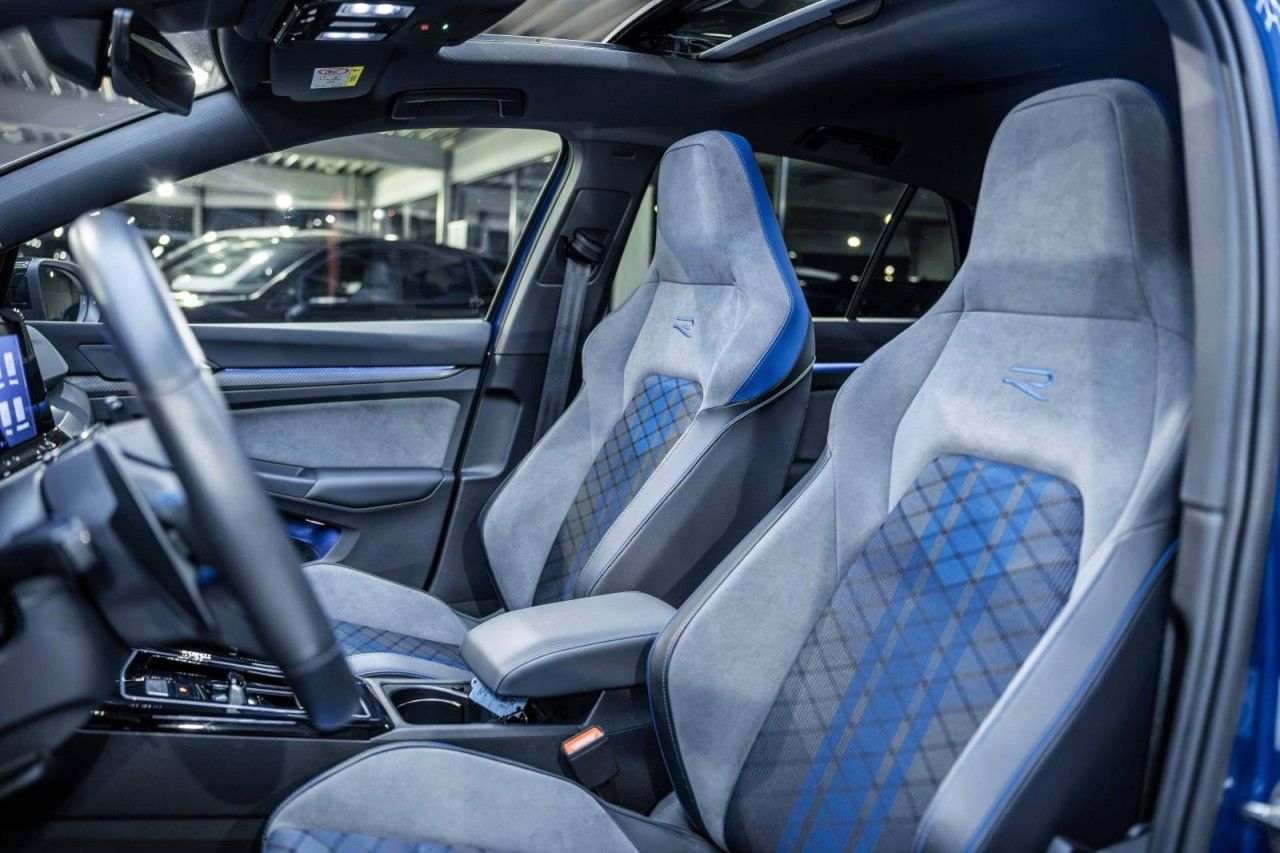 Volkswagen Golf 8 2.0 TSI R Performance DSG 4M H&K PANO IQ foto 17