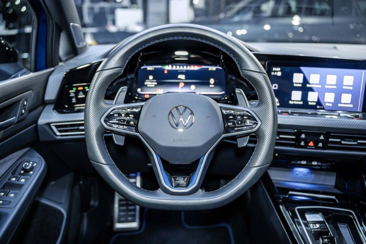 Volkswagen Golf 8 2.0 TSI R Performance DSG 4M H&K PANO IQ foto 22