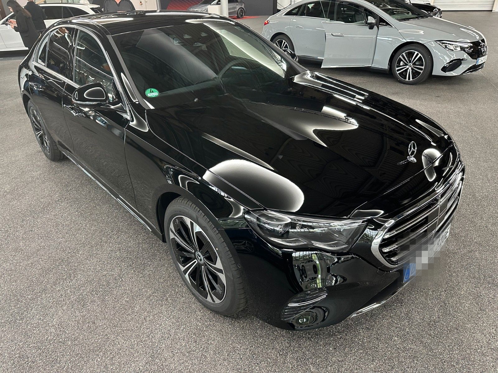 Mercedes-Benz E 300 e Exclusive Premium PARKTRONIC+CARPLAY foto 2