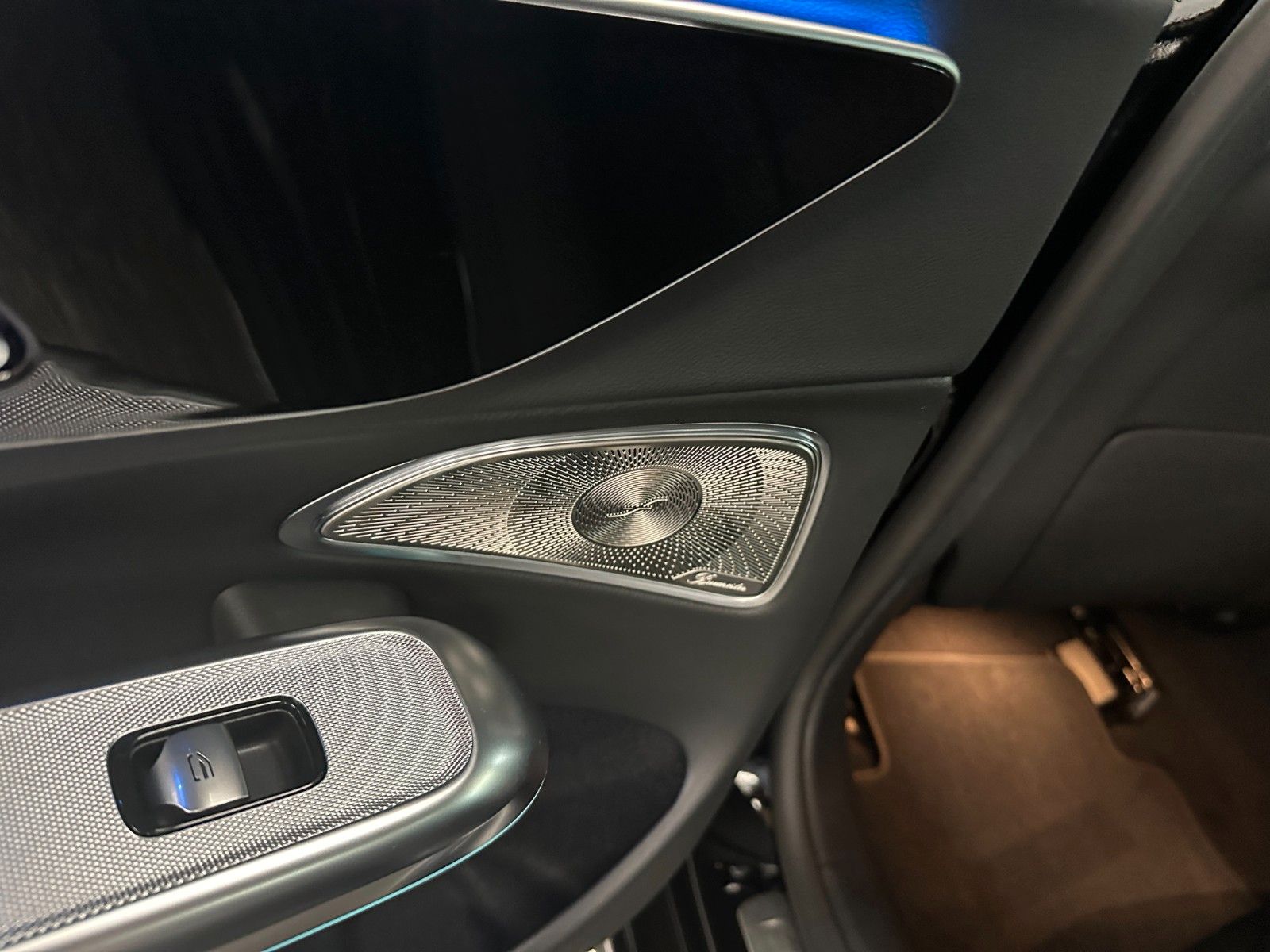 Mercedes-Benz E 300 e Exclusive Premium PARKTRONIC+CARPLAY foto 12