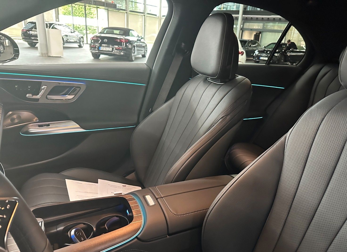 Mercedes-Benz E 300 e Exclusive Premium PARKTRONIC+CARPLAY foto 13