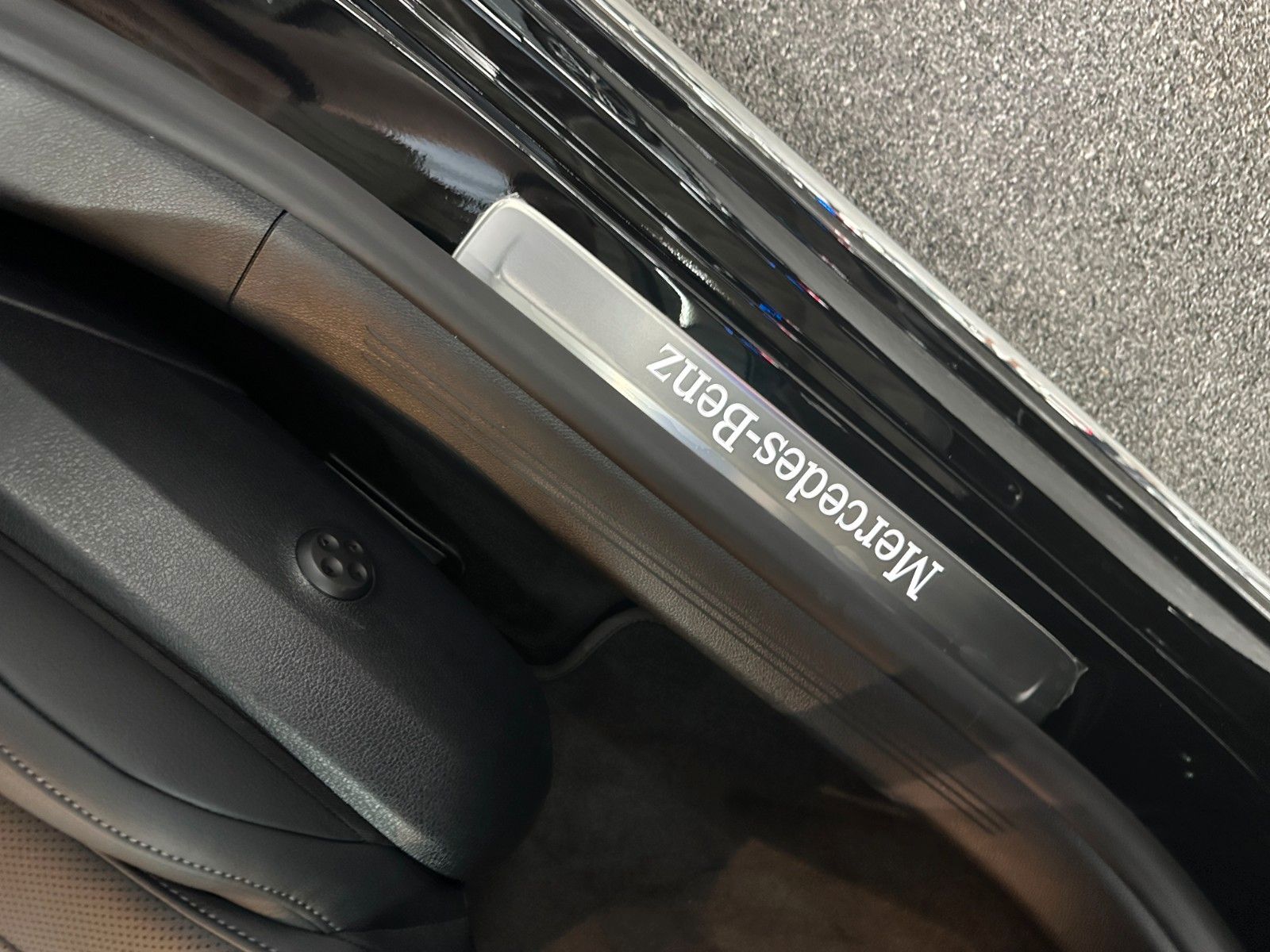 Mercedes-Benz E 300 e Exclusive Premium PARKTRONIC+CARPLAY foto 17