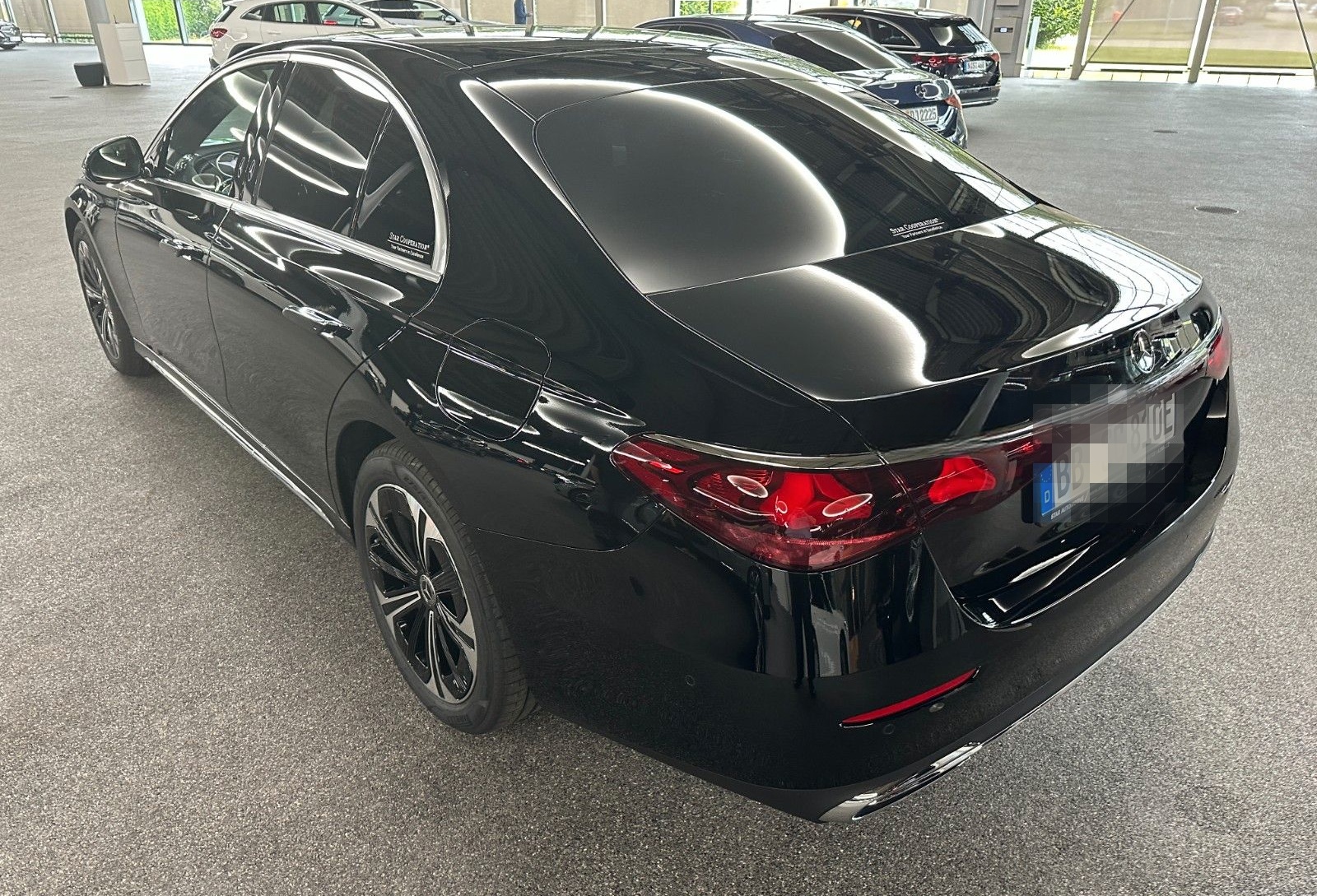 Mercedes-Benz E 300 e Exclusive Premium PARKTRONIC+CARPLAY foto 3