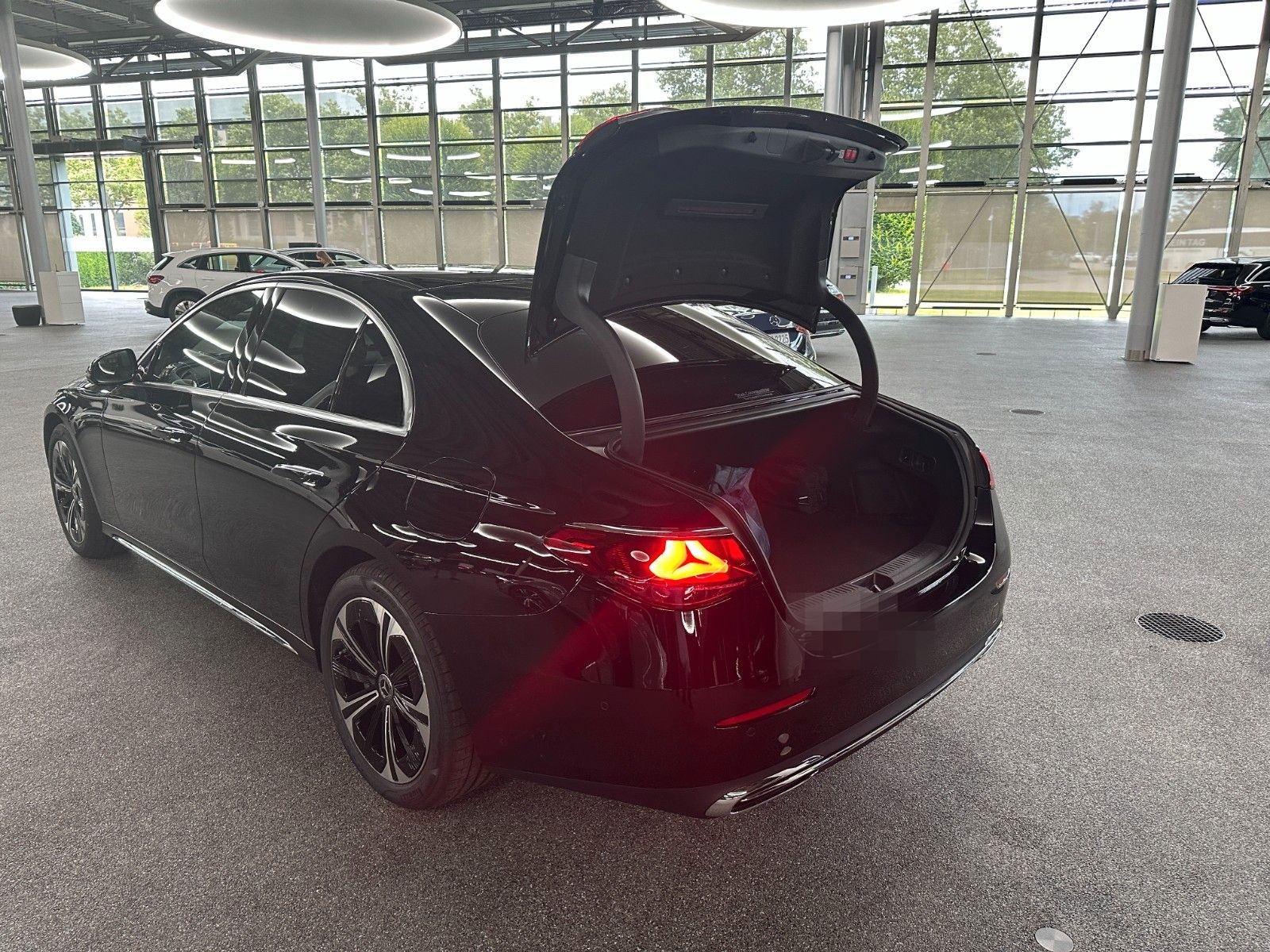 Mercedes-Benz E 300 e Exclusive Premium PARKTRONIC+CARPLAY foto 5