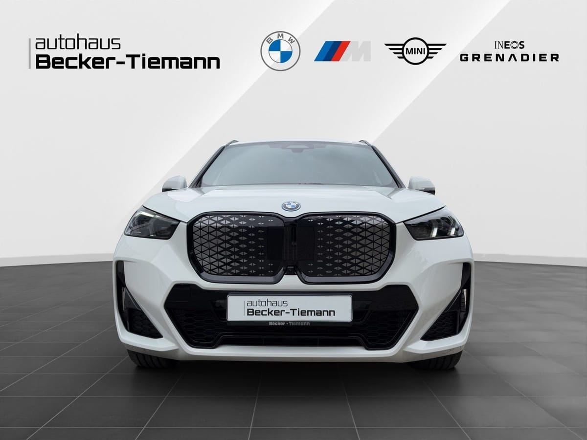 BMW iX1 eDrive20 M-Sport Pro inkl. Winterräder Pano foto 2