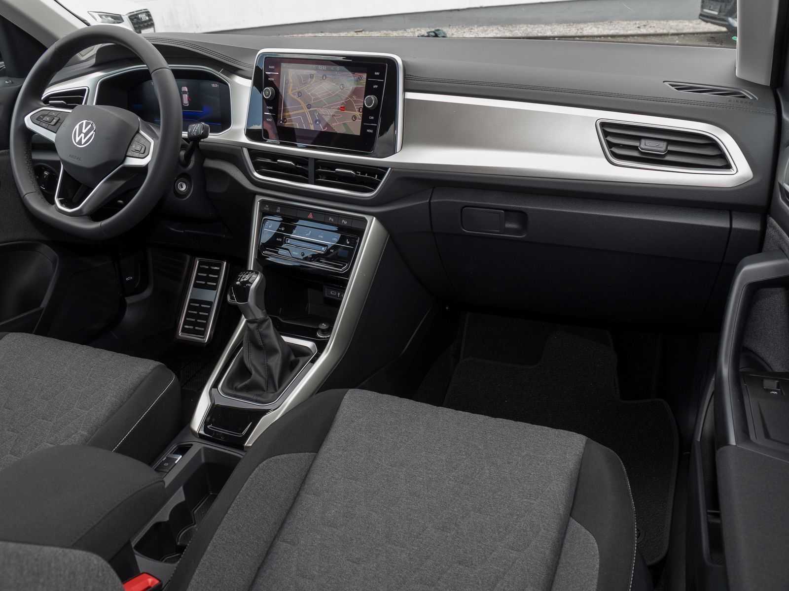 Volkswagen T-Roc 1.5 TSI MOVE Life GanzJR NAVI LM17 RFK DAB foto 5