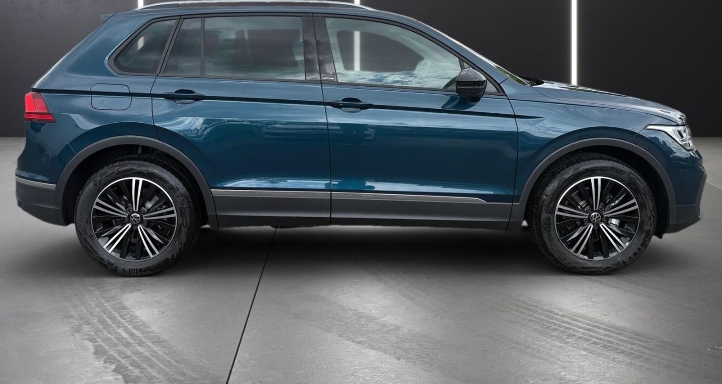 Volkswagen Tiguan ACTIVE 2,0 l TDI AHK-klappbar Navi 360 Ka foto 3
