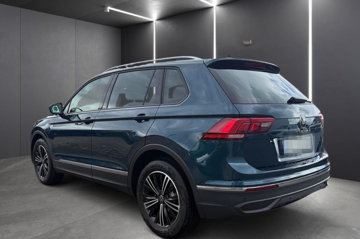 Volkswagen Tiguan ACTIVE 2,0 l TDI AHK-klappbar Navi 360 Ka foto 5