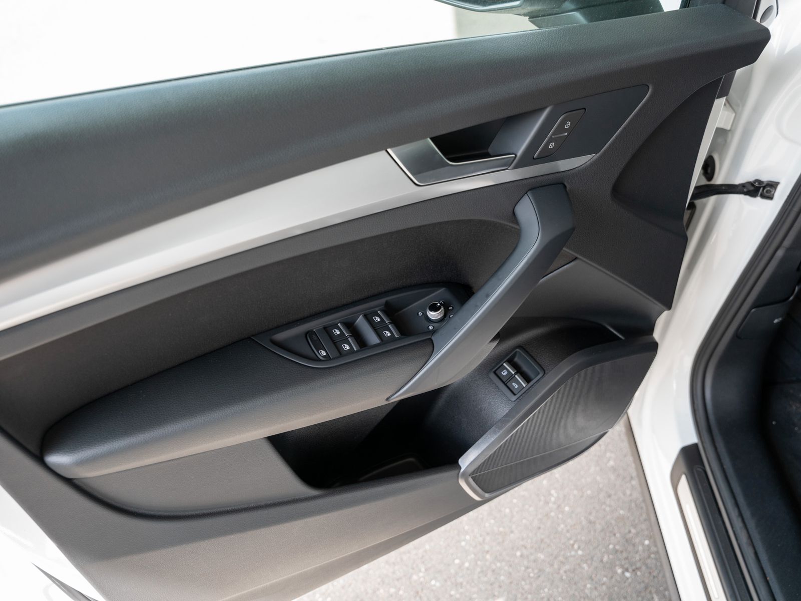 Audi Q5 TFSI e S line S line 55 TFSI e quattro 270(36 foto 24