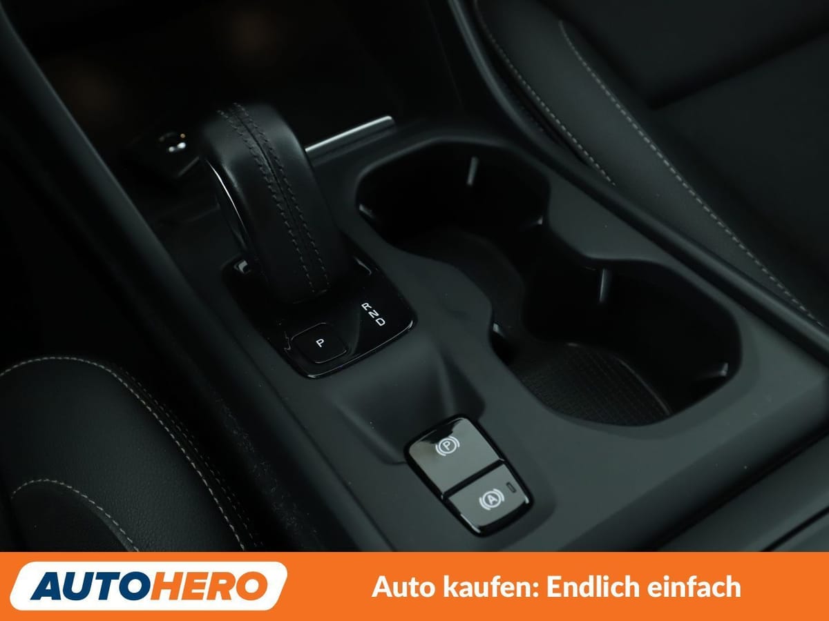 Volvo XC40 2.0 T4 Momentum 2WD foto 24