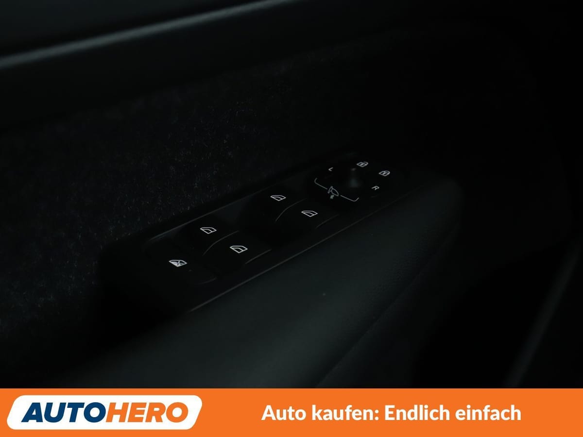 Volvo XC40 2.0 T4 Momentum 2WD foto 25