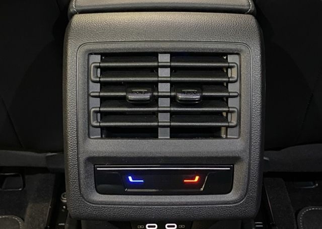 Volkswagen Golf VIII Variant R-Line 1.5 eTSI DSG KLIMA LED foto 11