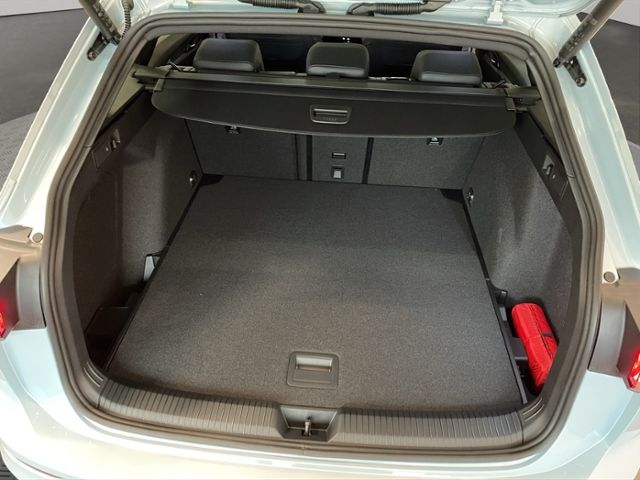 Volkswagen Golf VIII Variant R-Line 1.5 eTSI DSG KLIMA LED foto 13