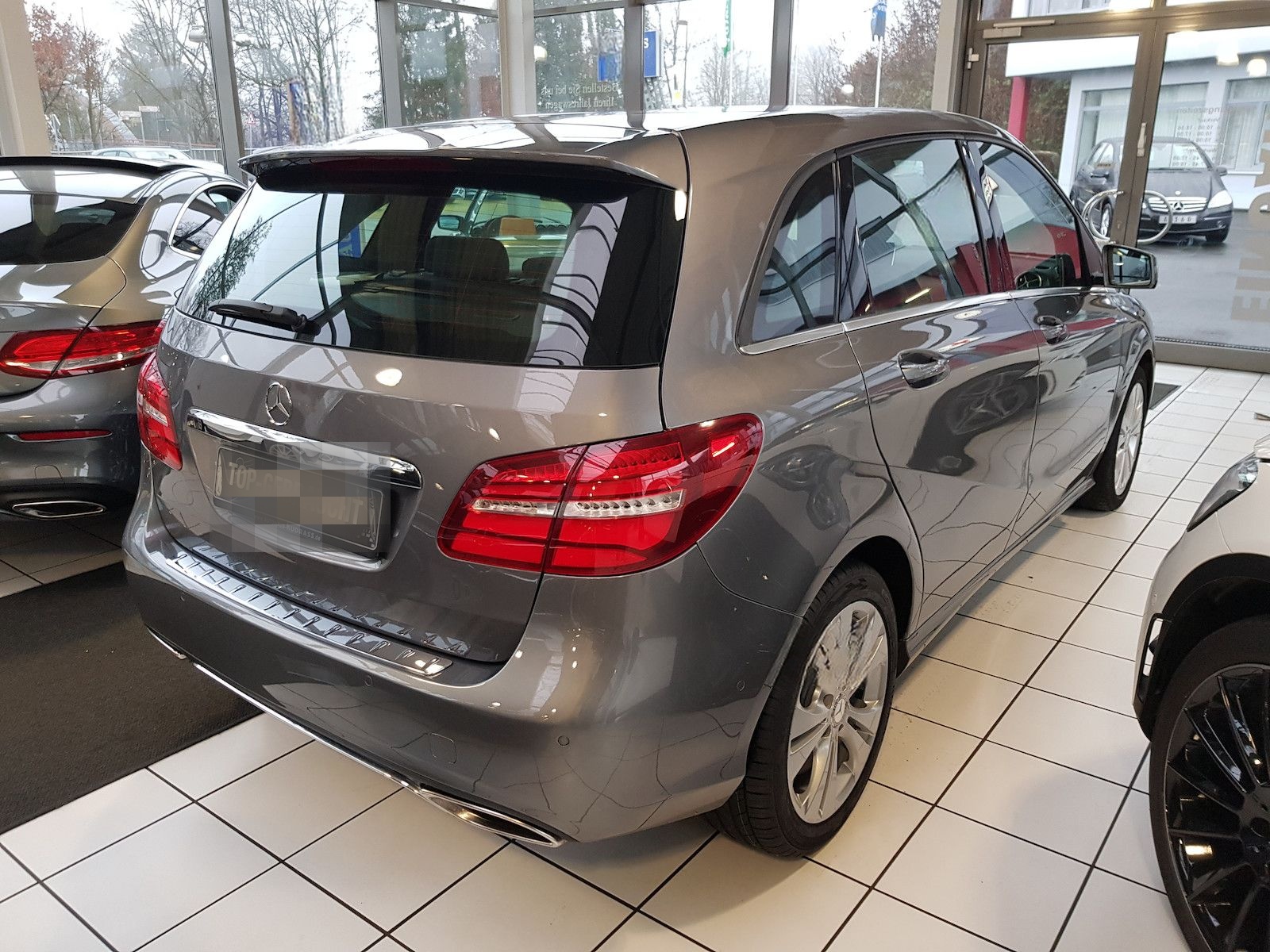 Mercedes-Benz B 220 URBAN TOTW SPUR KAMERA AUT NAVI LED 4MATIC foto 3