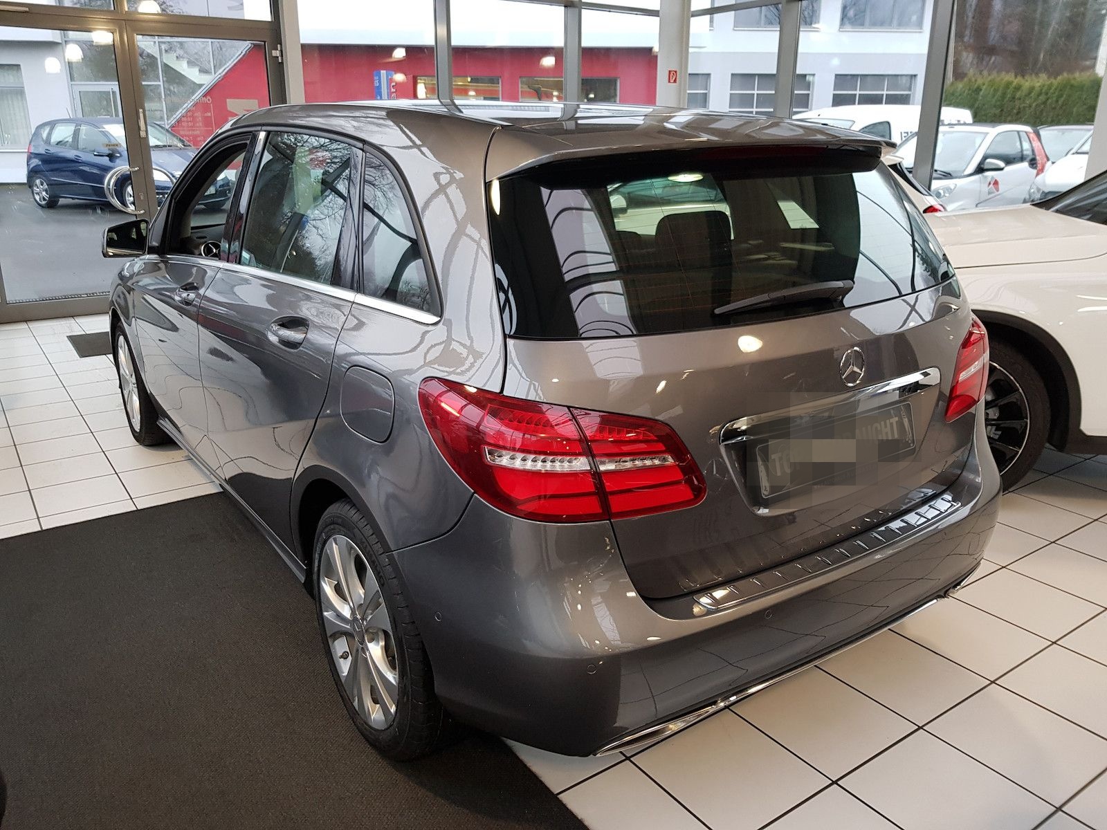 Mercedes-Benz B 220 URBAN TOTW SPUR KAMERA AUT NAVI LED 4MATIC foto 4