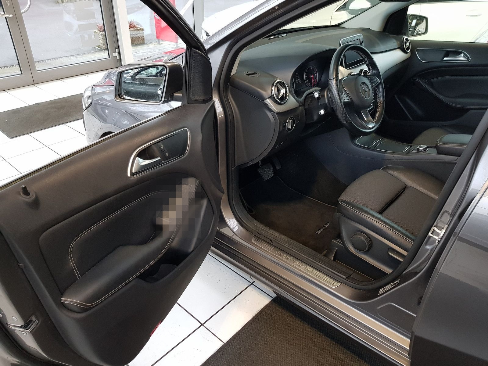 Mercedes-Benz B 220 URBAN TOTW SPUR KAMERA AUT NAVI LED 4MATIC foto 6