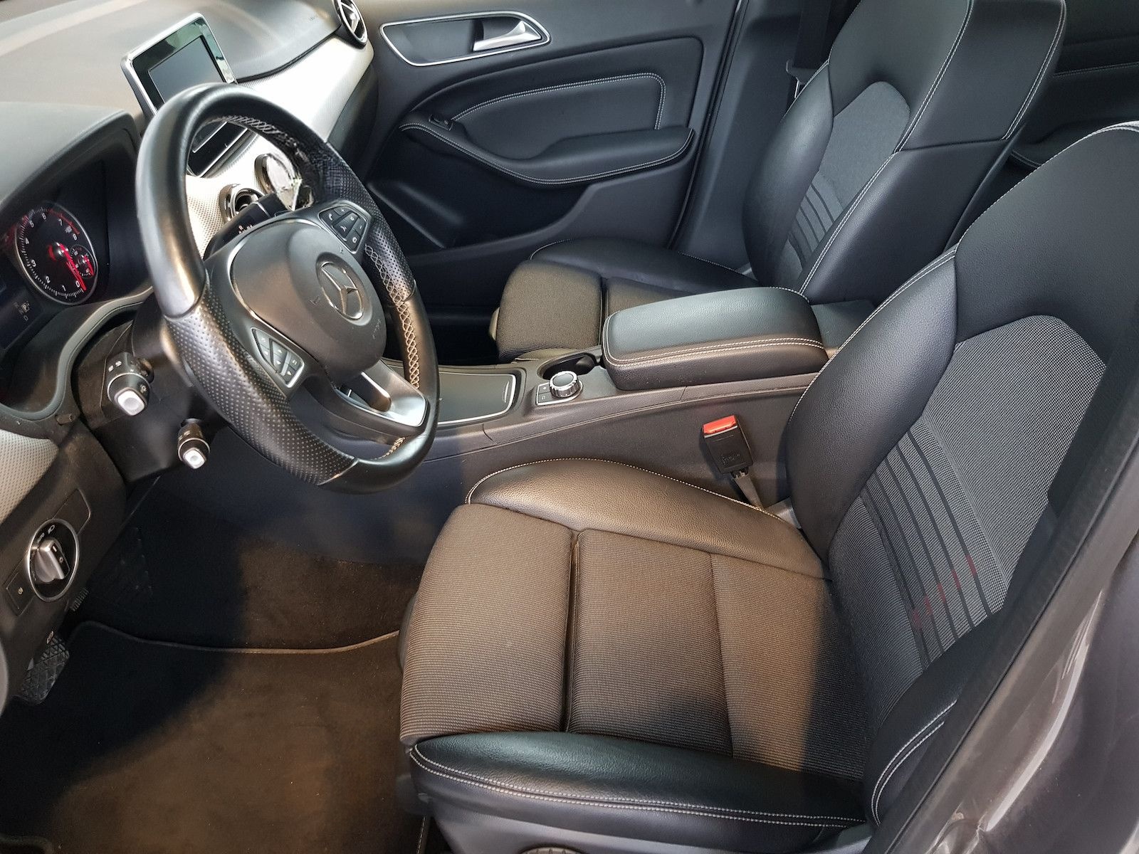 Mercedes-Benz B 220 URBAN TOTW SPUR KAMERA AUT NAVI LED 4MATIC foto 7