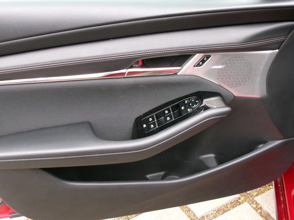Mazda 3 2.0L e-SKYACTIV G 150ps 6MT FWD Exclusive-line foto 9