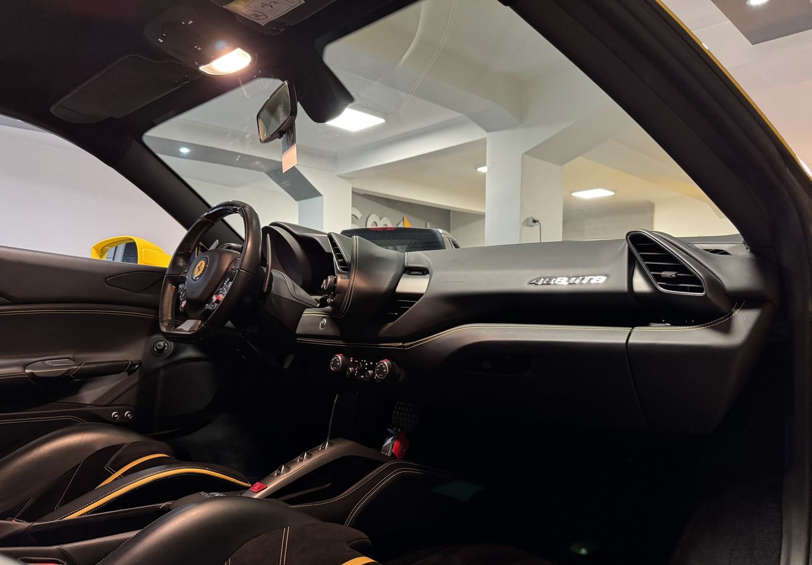 Ferrari 488 GTB Lift Carbon Keramik Alcantara Schalen.S foto 13
