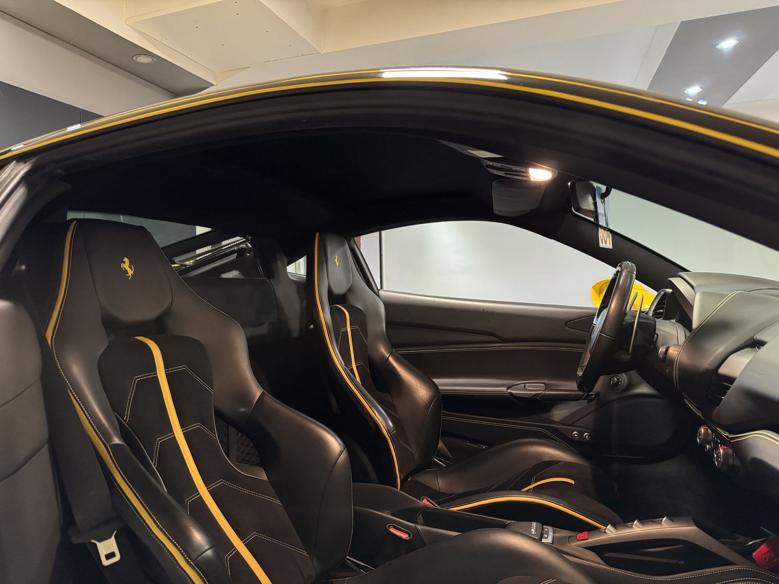 Ferrari 488 GTB Lift Carbon Keramik Alcantara Schalen.S foto 14