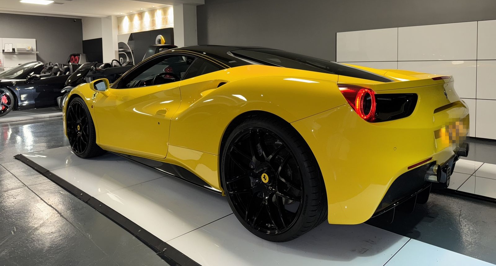 Ferrari 488 GTB Lift Carbon Keramik Alcantara Schalen.S foto 5