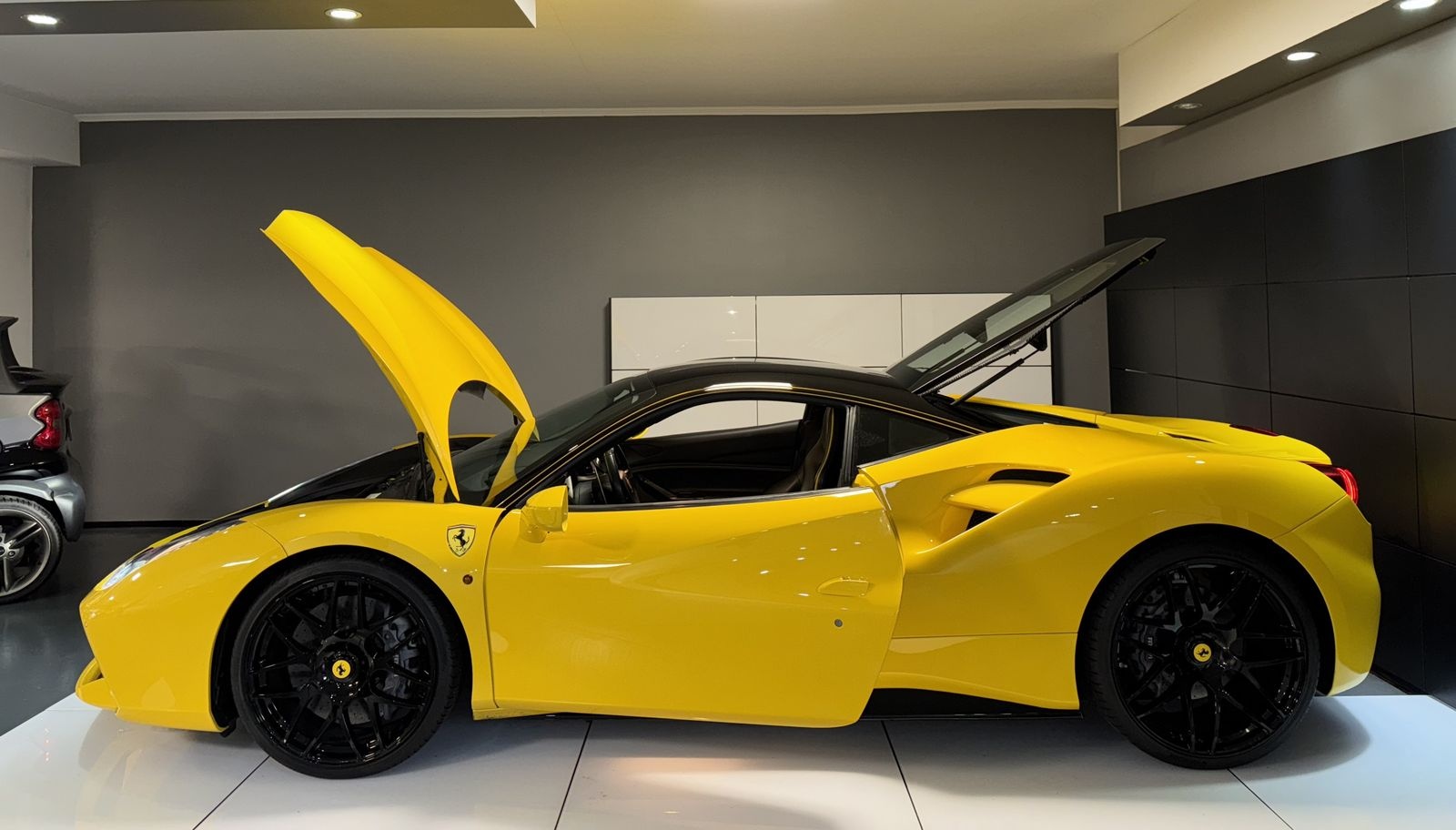 Ferrari 488 GTB Lift Carbon Keramik Alcantara Schalen.S foto 7