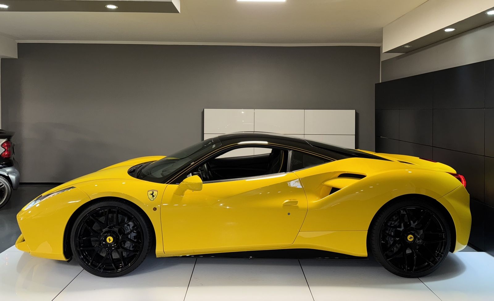 Ferrari 488 GTB Lift Carbon Keramik Alcantara Schalen.S foto 8