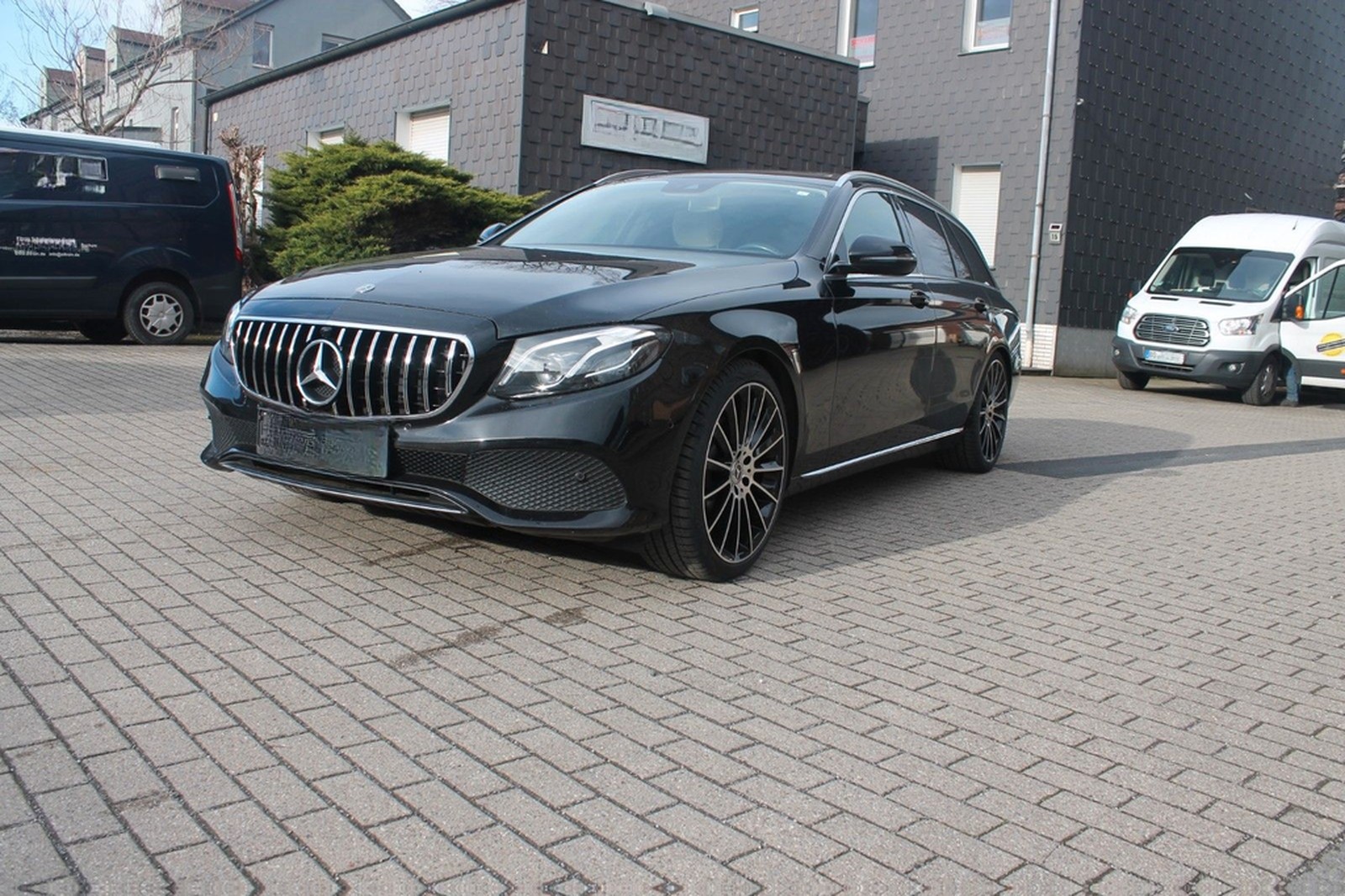 Mercedes-Benz E 200 4Matic T Avantg.*9G Aut.*neue 20"LM*SD*LED foto 3