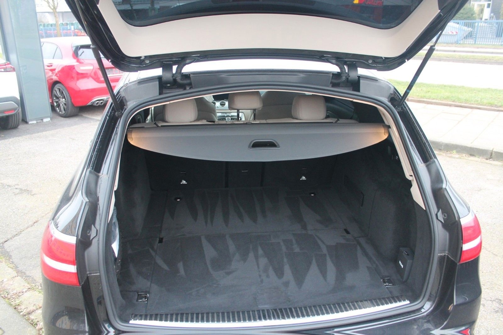 Mercedes-Benz E 200 4Matic T Avantg.*9G Aut.*neue 20"LM*SD*LED foto 23