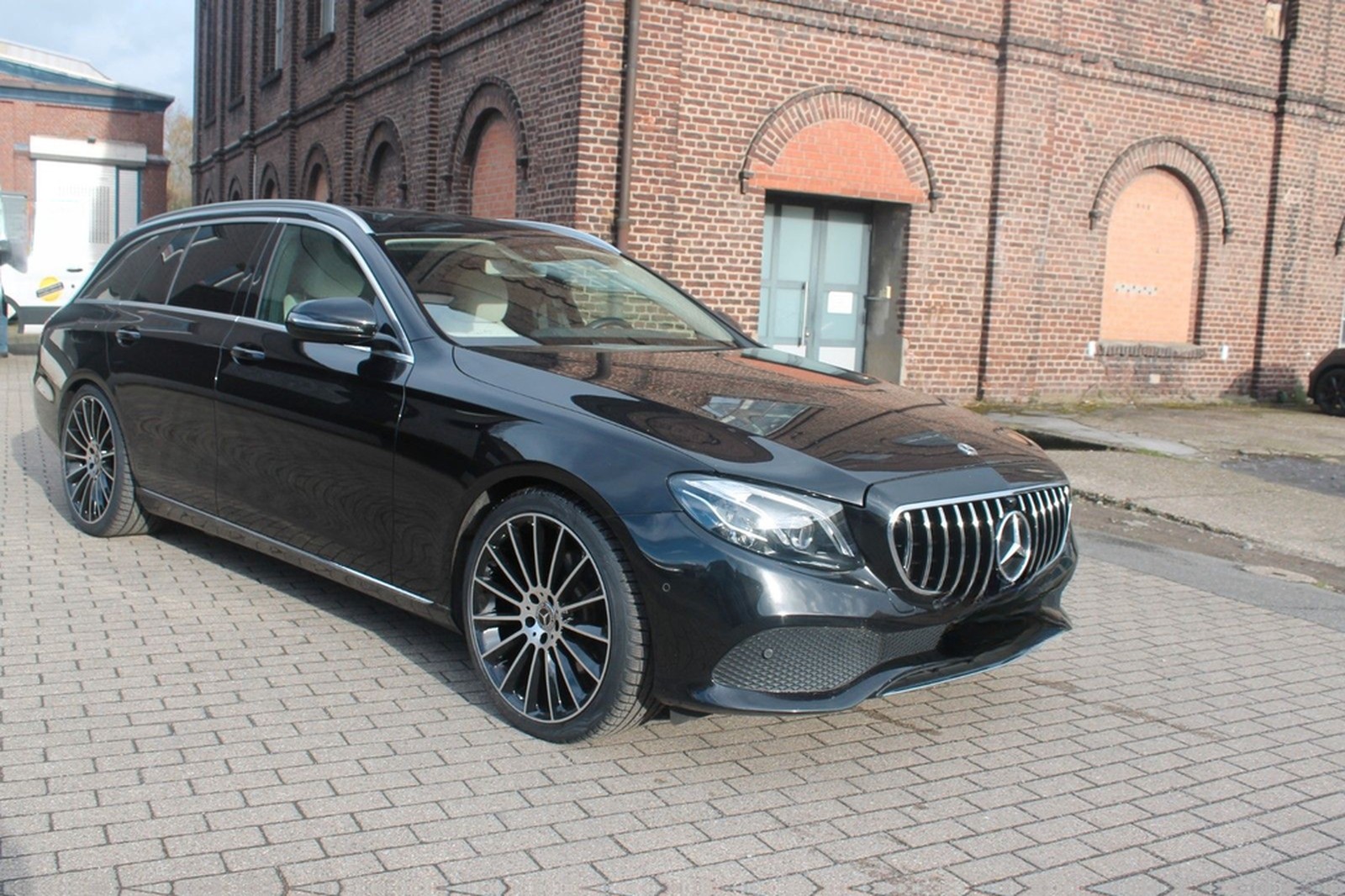 Mercedes-Benz E 200 4Matic T Avantg.*9G Aut.*neue 20"LM*SD*LED foto 7