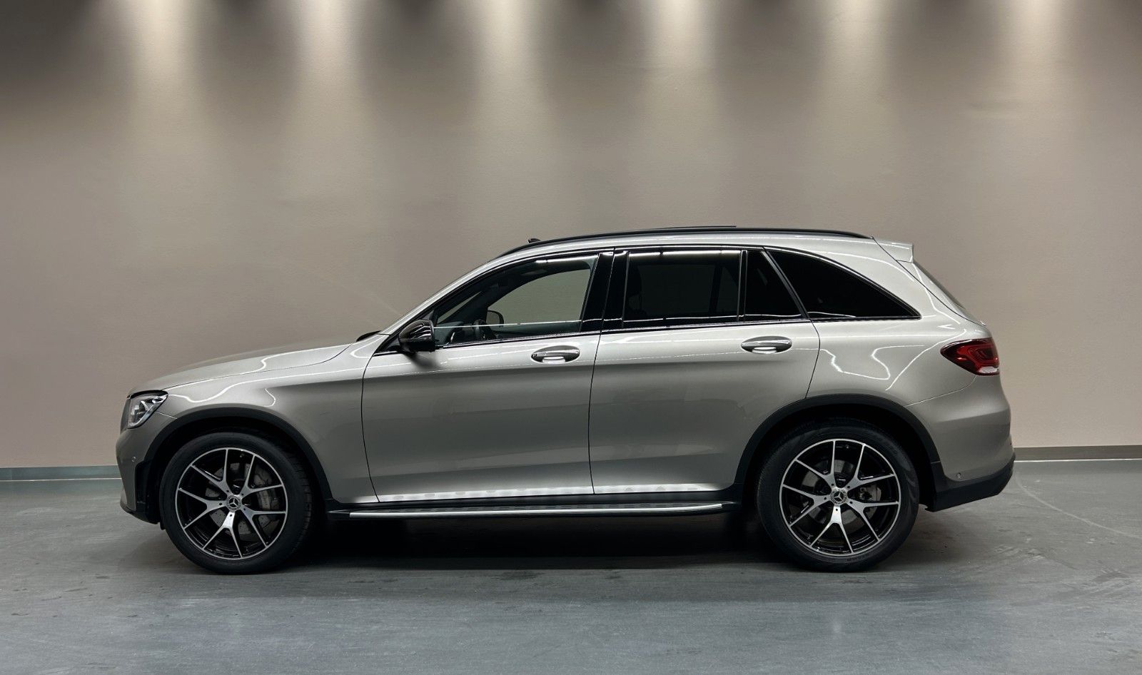 Mercedes-Benz GLC300 4M *AMG LINE*NIGHT*PANO*HD-U*360°*KEY-GO* foto 3