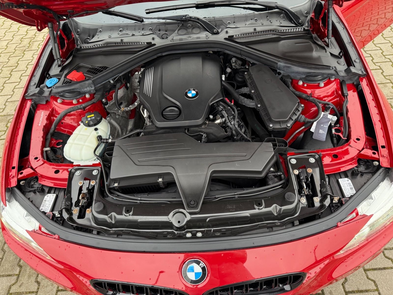 BMW 320d  Touring  xDrive M Sport Shadow foto 15